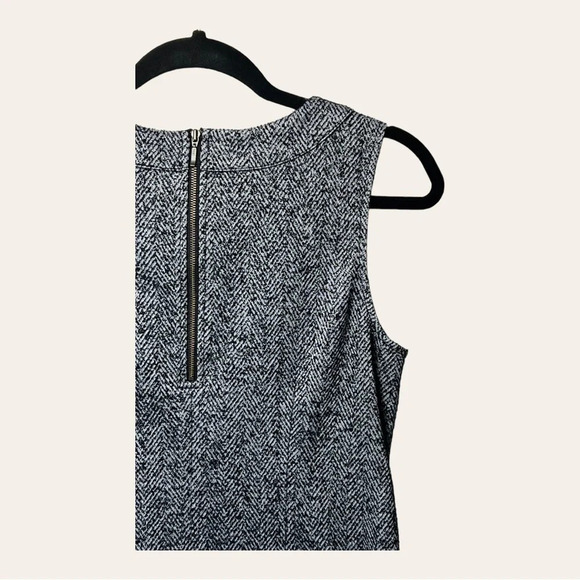 1138. CABI CECE SLEEVELESS TOP BLACK HERRINGBONE TWEED ZIP POCKETS SIZE SMALL - Picture 8 of 10